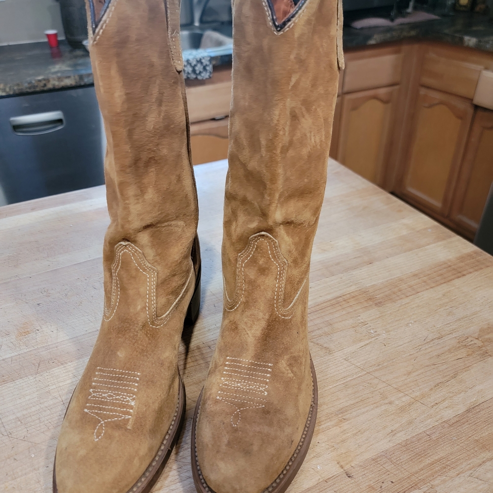 Vibram Tan Heeled Boots Very Well Made